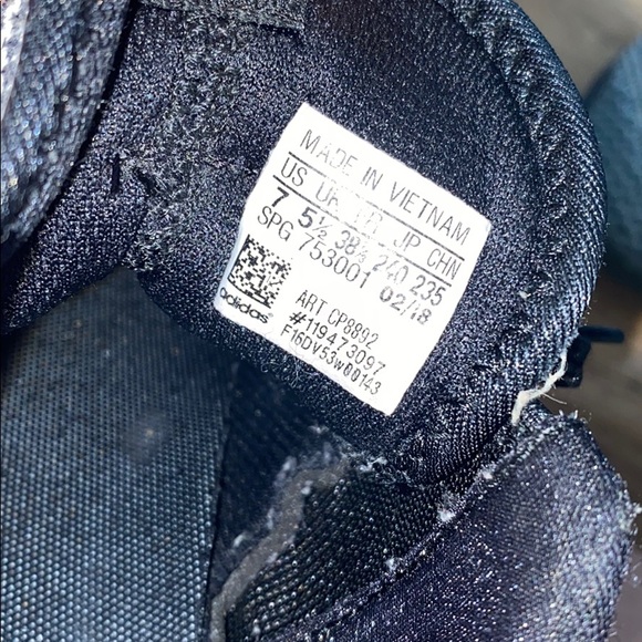 adidas volleyball shoes - Picture 4 of 4